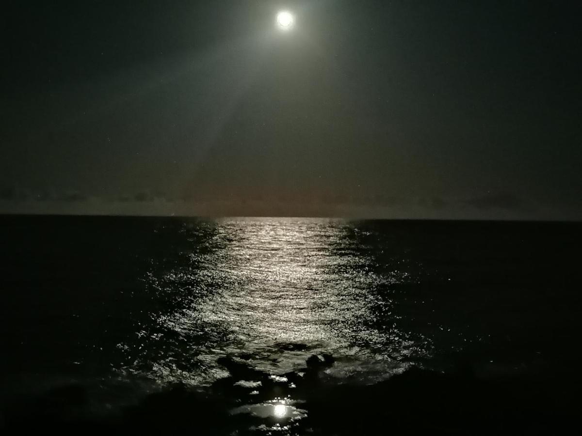 Blue Sea. Tony Frias. Las Eras. Arico - Tenerife. Arico el Nuevo Buitenkant foto
